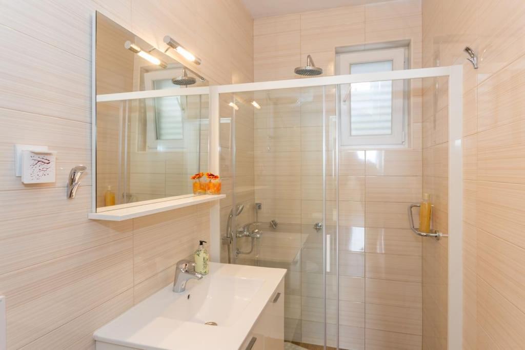 Charming View Old Town Ap, With Free Parking Apartment ดูบรอฟนิก ภายนอก รูปภาพ